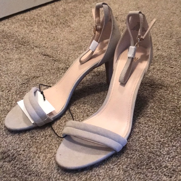 Heels - Picture 3 of 4